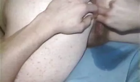 با عكس كوس وكون دوستی که از استراپون استفاده می کند