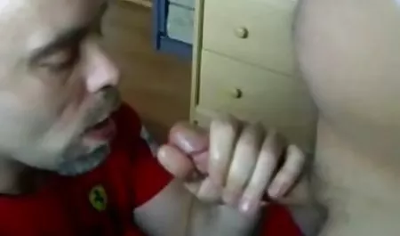دختر عكس كير در كون عاشق رابطه با ویبراتور است